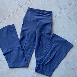 Size 2 lululemon waterdrop groove flare pants